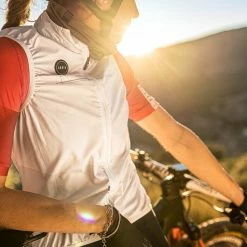 Gilet Gobik Plus 2.0 Moon Femme -Vélos Urbains Soldes Magasin chaleco plus2.0 mujer moon gobik warm series22 3 700x700 7