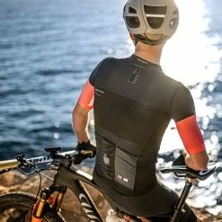 Maillot Manches Courtes Gobik Stark Dye Homme -Vélos Urbains Soldes Magasin maillot hombre stark dye gobik warm series22 4 700x700 1