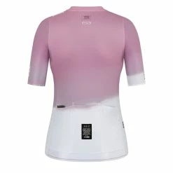 Maillot Manche Courte Gobik Attitude 2.0 Glycine Femme 2023 39 Maillot Manche Courte Gobik Attitude 2.0 Glycine Femme 2023 -Vélos Urbains Soldes Magasin maillot mujer mc attitude2.0 wisteria caps dye gobik 2 700x700 2