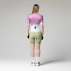Maillot Manche Courte Gobik Attitude 2.0 Glycine Femme 2023 33 Maillot Manche Courte Gobik Attitude 2.0 Glycine Femme 2023 -Vélos Urbains Soldes Magasin maillot mujer mc attitude2.0 wisteria caps dye gobik 5 700x700 1