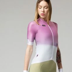 Maillot Manche Courte Gobik Attitude 2.0 Glycine Femme 2023 35 Maillot Manche Courte Gobik Attitude 2.0 Glycine Femme 2023 -Vélos Urbains Soldes Magasin maillot mujer mc attitude2.0 wisteria caps dye gobik 7 700x700 1