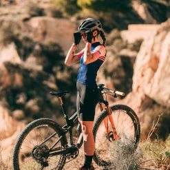 Maillot Manches Courtes Gobik Stark Lotus Claim Femme -Vélos Urbains Soldes Magasin maillot mujer stark lotus claim gobik warm series22 3 700x700 5