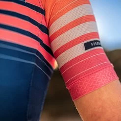 Maillot Manches Courtes Gobik Stark Lotus Claim Femme -Vélos Urbains Soldes Magasin maillot mujer stark lotus claim gobik warm series22 6 700x700 6